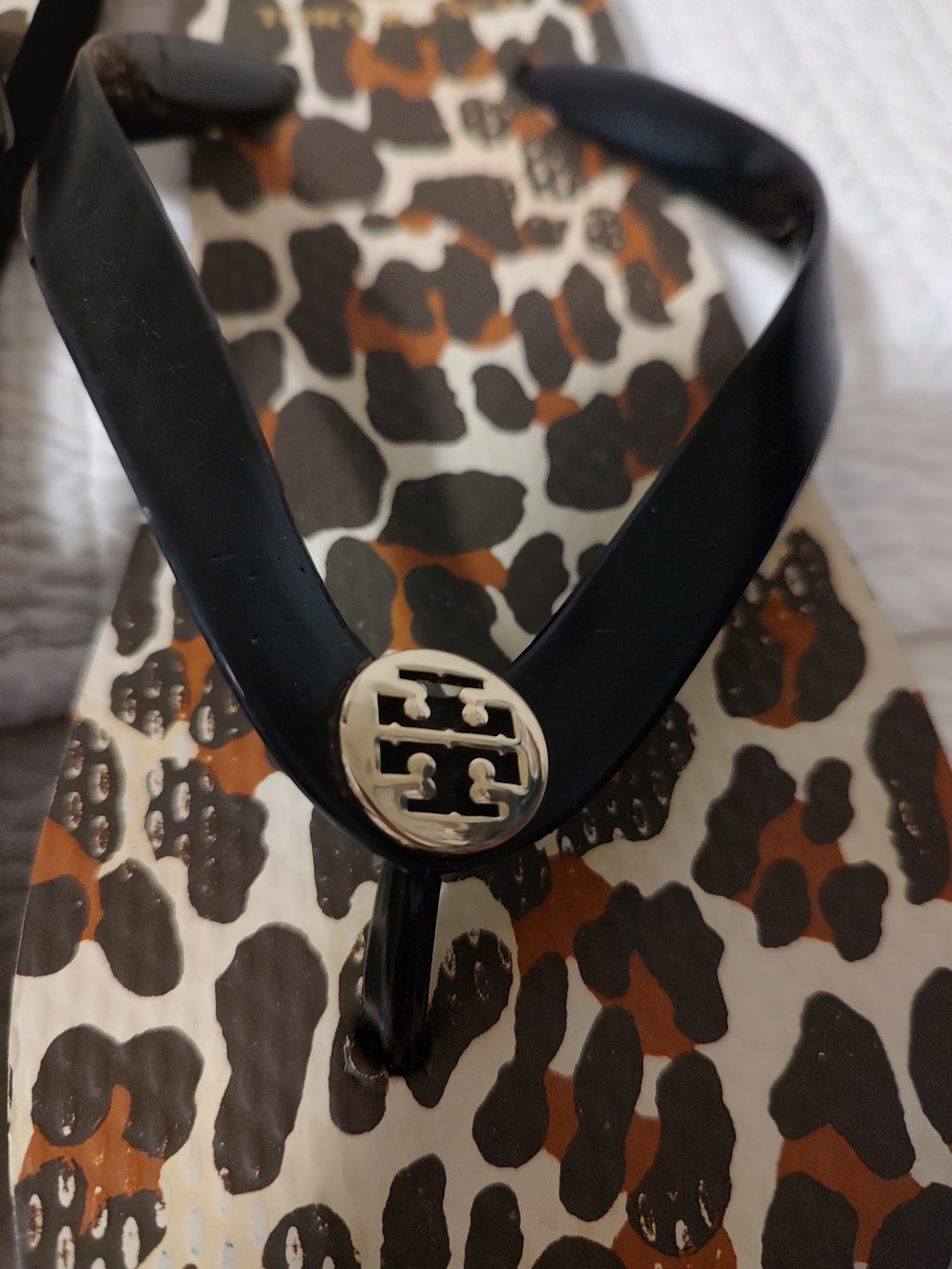 Tory Burch Leopard Print Logo Flip Flops - Black & Brown - Picture 3 of 10
